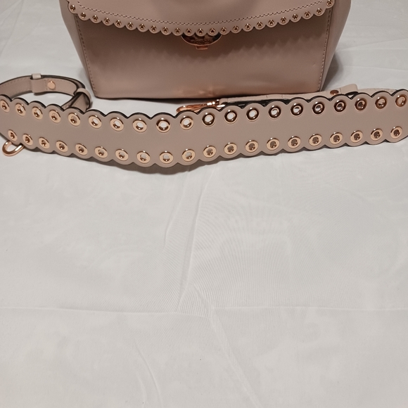 Authentic Michael Kors Satchel, extra webbing strap, card holder, and cardcase. - Picture 9 of 11